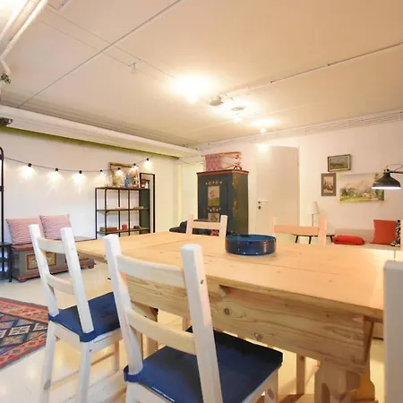 Gemutlicher Kellerstudio In Bester Lage Und Nahe Zum