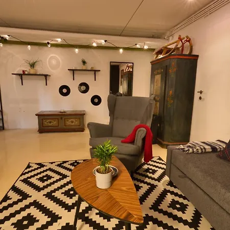 Gemutlicher Kellerstudio In Bester Lage Und Nahe Zum Apartament